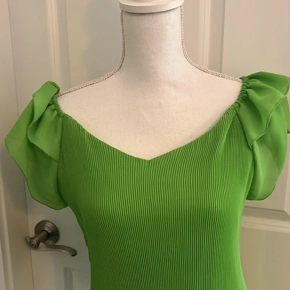 Essentials - Picture 2 of 6